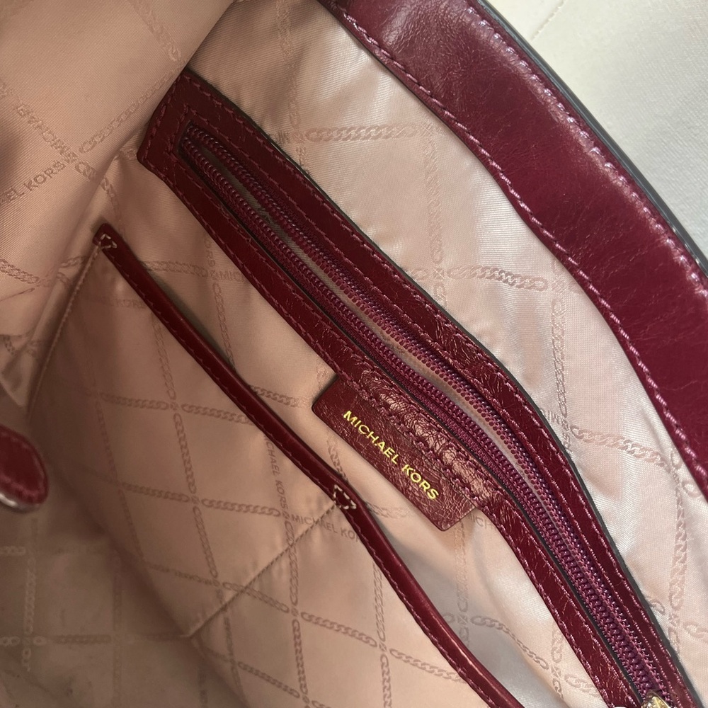 New 💖 Michael Kors Dark Berry Tote 🩷 - Picture 8 of 10